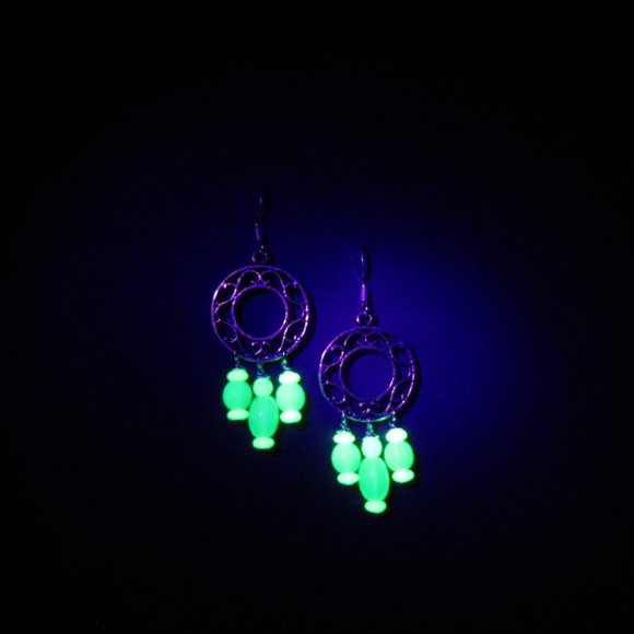 Uranium Glass bead dangle earrings - Picture 4 of 12